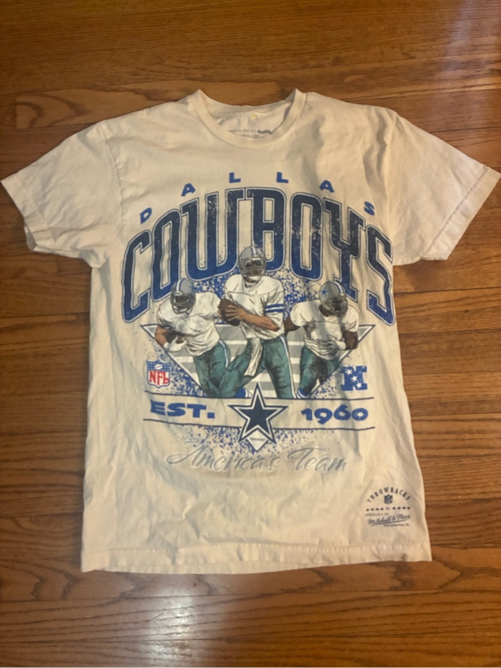 Mitchell & Ness White Dallas Cowboys Graphic Tee with Blue Print